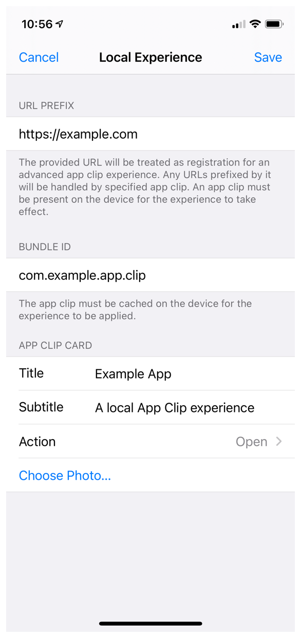 ローカルでの起動環境を構成するためのインターフェイスを示すiPhoneのスクリーンショット。URLプレフィックスとしてhttps://example.comを、バンドルIDとしてcom.example.app.clipを使用している。ローカルでの起動環境のApp Clipカードのタイトルは「Example App（サンプルApp）」、サブタイトルは「A local App Clip experience（ローカルのApp Clip体験）」、アクションを促す動詞は「Open（開く）」になっている。